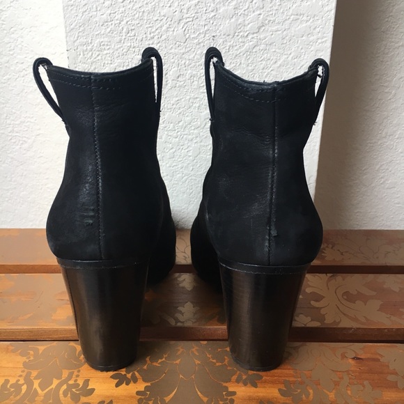 Vince Camuto Hillsy ankle bootie - Picture 3 of 7